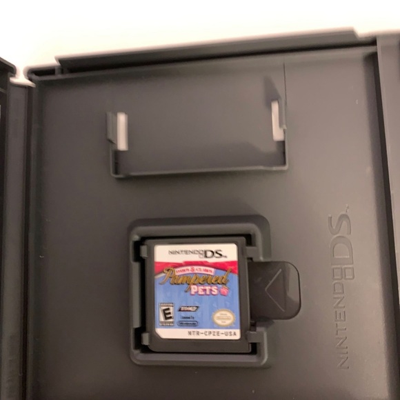 🎉HOST PICK🎉 NINTENDO PAWS & CLAWS: PAMPERED PETS DS GAME - Picture 2 of 2